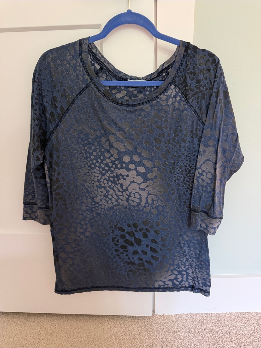 Allen Allen Navy Leopard Print Dotted Pattern 3/4 Sleeve Soft Tee Size Medium